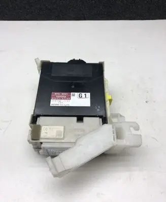 Toyota Prius (XW30) Fuse module 8273047451