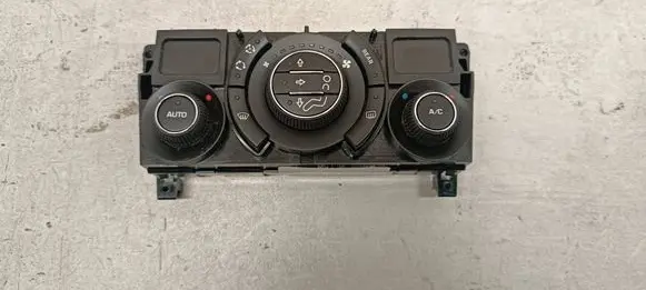 Peugeot 5008 Climate control unit 400017009 96738323XT