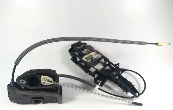 Chevrolet Silverado Front door lock 13533615