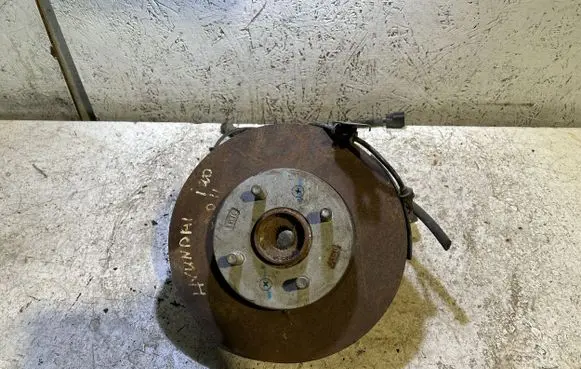 Hyundai i20 (PB PBT) Front wheel hub