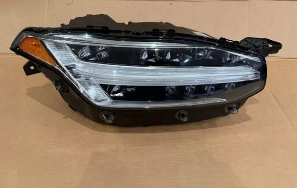 Volvo XC90 Headlight/headlamp 32342481
