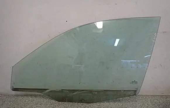 Mitsubishi Carisma Sliding door window/glass 