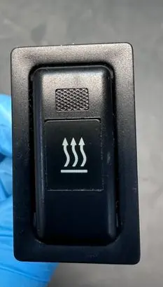 Toyota Avensis T250 Seat heating switch 153337