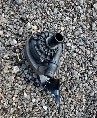 Renault Austral Electric auxiliary coolant/water pump 210101470R