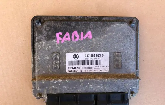 Skoda Fabia Mk1 (6Y) Engine control unit/module 047906033