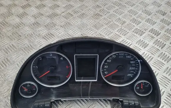 Audi A4 S4 B7 8E 8H Speedometer (instrument cluster) 8E0920932