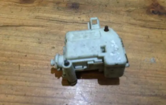 Volkswagen Golf IV Central locking motor 
