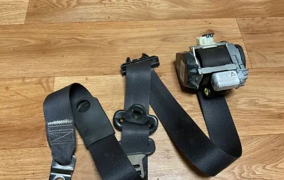 Dodge Journey Front seatbelt 609067701C R4308269DJH