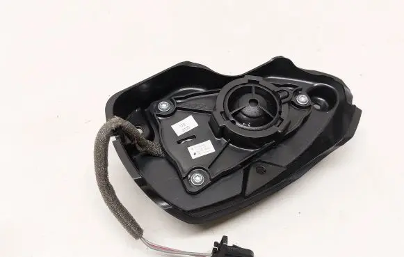Front door high frequency speaker