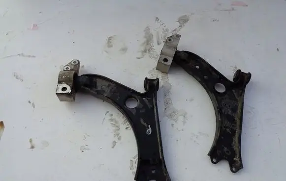 Volkswagen Golf V Front control arm