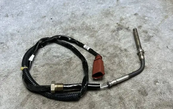 Volkswagen Amarok Oil temperature sensor 03L906088FE