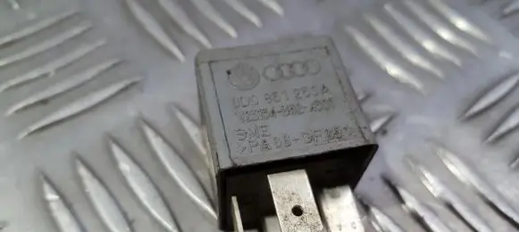 Audi A4 S4 B5 8D Other relay 8D0951253A V23134-B52-X301