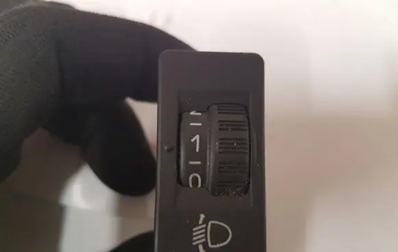 Headlight level height control switch