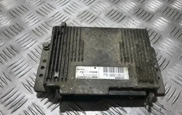 Renault Laguna I Engine control unit/module s113717205d 7700102299