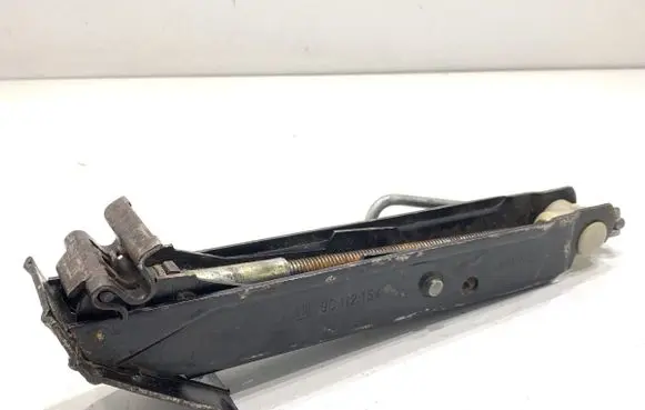 Toyota Corolla E210 E21 Other under body part 90112154