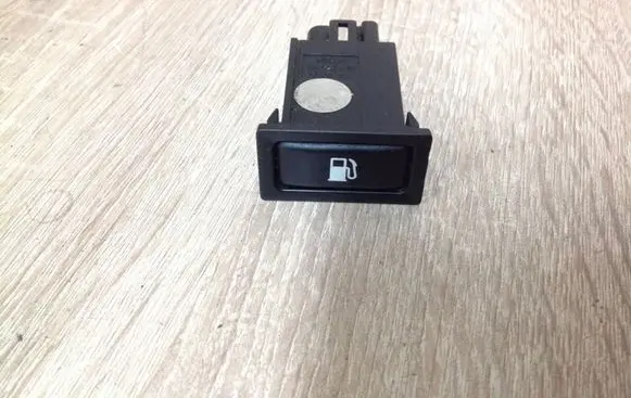 Toyota Avensis T250 Fuel tank opening switch 156795