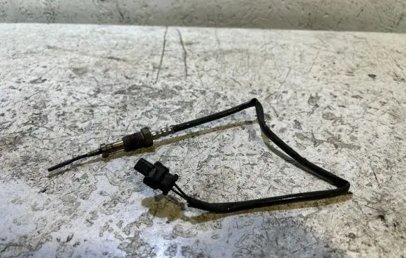 BMW 5 F10 F11 Exhaust gas temperature sensor 8589814