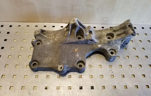 Volkswagen Touran I Generator/alternator bracket 03G903143A