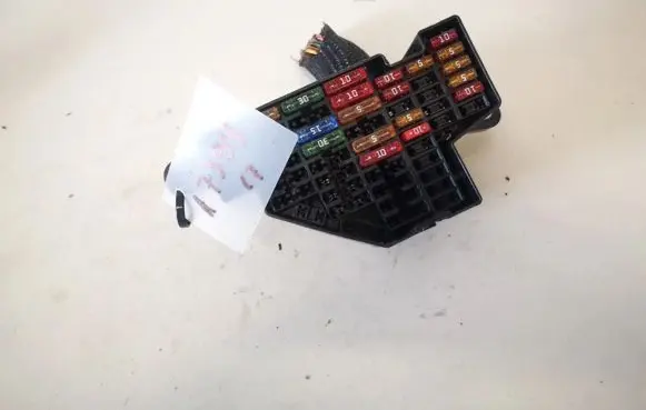 Volkswagen PASSAT B6 Fuse box set
