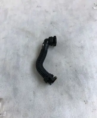 Volkswagen Tiguan Breather hose/pipe 