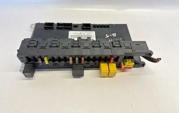 Mercedes-Benz SLK R171 SAM control unit 1715451901 5DK00855413
