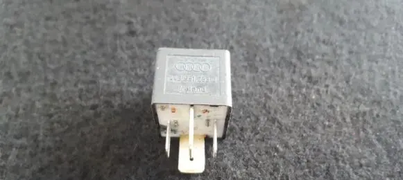 Audi A6 S6 C4 4A Other relay 443951253J 899511000