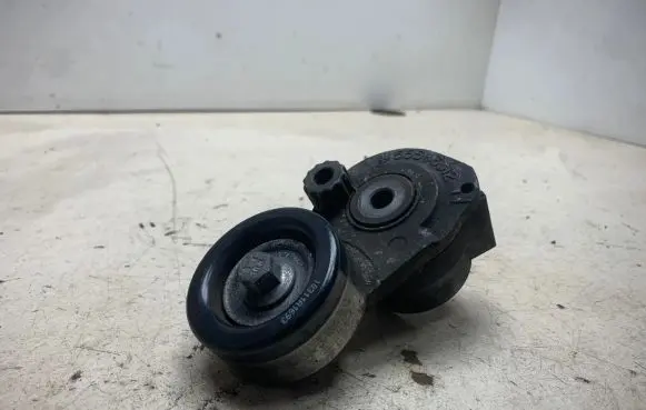 Opel Astra H Generator/alternator belt tensioner 55563512