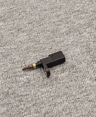 Volkswagen Golf VII Coolant temperature sensor 03F919501B