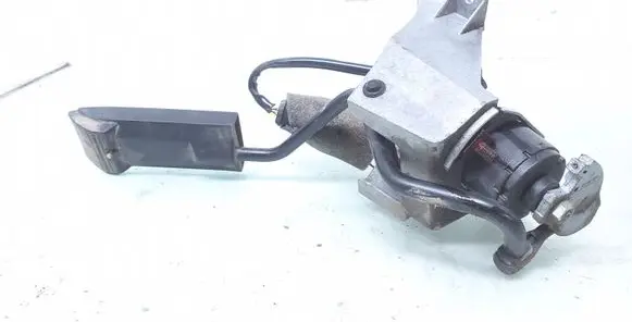Audi A6 S6 C4 4A Accelerator throttle pedal 4A1721653B 0205001032 028907475B