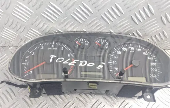 Seat Toledo II (1M) Speedometer (instrument cluster) 1M0919881D 110008771023