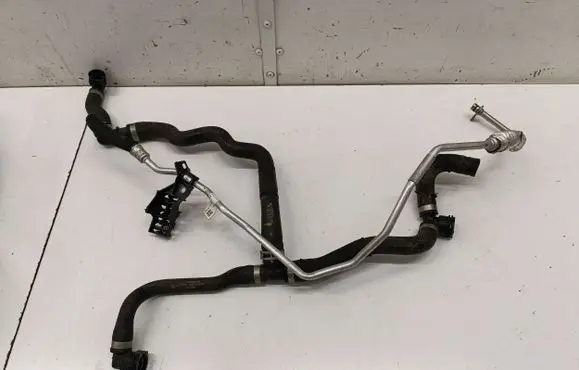 Mini Cooper Countryman F60 Engine coolant pipe/hose 8616010 9367389