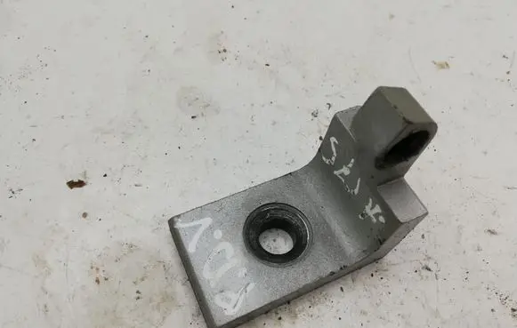 BMW 5 E60 E61 Front door upper hinge 7068074