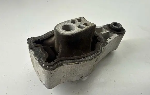 Ford Ecosport Engine mount bracket GN156P082DC GN1Z6068Q GN1Z6068G