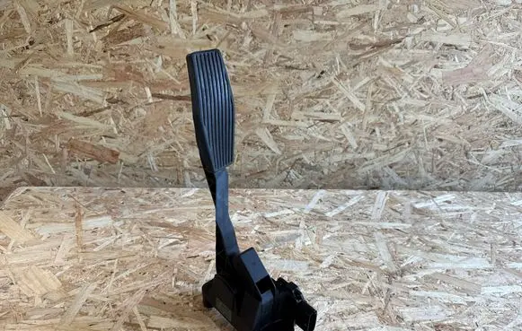 Opel Zafira A Accelerator throttle pedal 0281002298