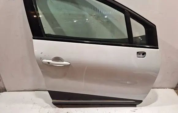 Renault Captur Front door