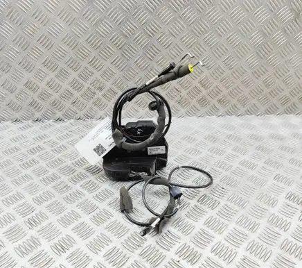 Opel Vivaro Sliding door lock 825037886R 93459208