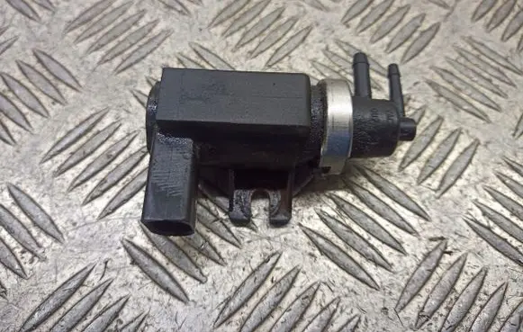 Audi A4 S4 B6 8E 8H Valve vacuum 8E0806628