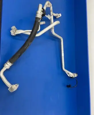 Tesla Model X Air conditioning (A/C) pipe/hose 103222200F 05182017