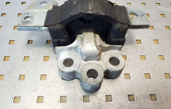 Fiat Grande Punto Engine mount bracket