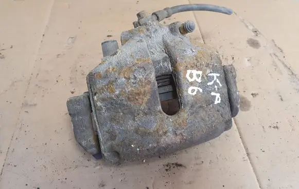 Volkswagen PASSAT B6 Front brake caliper