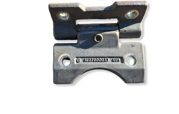 Mercedes-Benz S W126 Front door upper hinge 1237200037