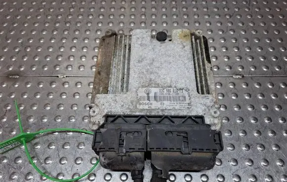 Volkswagen Golf V Engine control unit/module S27705965 03G906016FS 0281011955