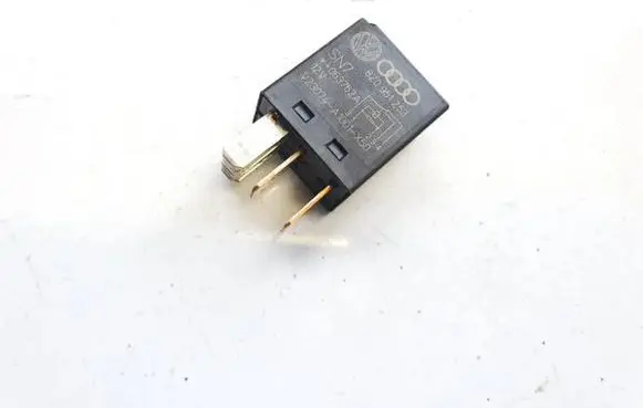 Audi Q7 4L Other relay 8z0951253 v23074-a1001-x50