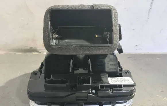 Rear air vent grill