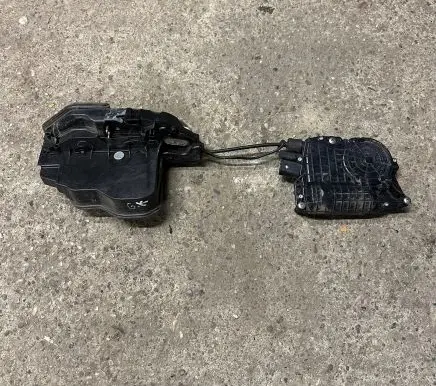 BMW 7 F01 F02 F03 F04 Rear door soft close latching motor 7185687