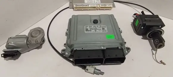 Mercedes-Benz CLS C219 Engine ECU kit and lock set A6421509779 A2115406445
