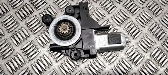 Volvo V70 Front door window regulator motor 970713