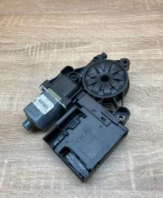 Volkswagen PASSAT B7 Front door window regulator motor 3C0959793C 3AA959701A FrontRight