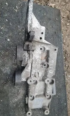 Volvo V70 Generator/alternator bracket 30757068