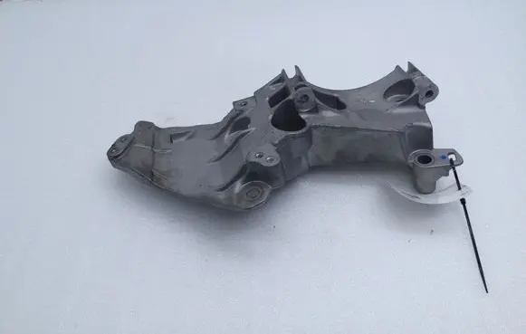 Nissan Qashqai Generator/alternator bracket 8200669494